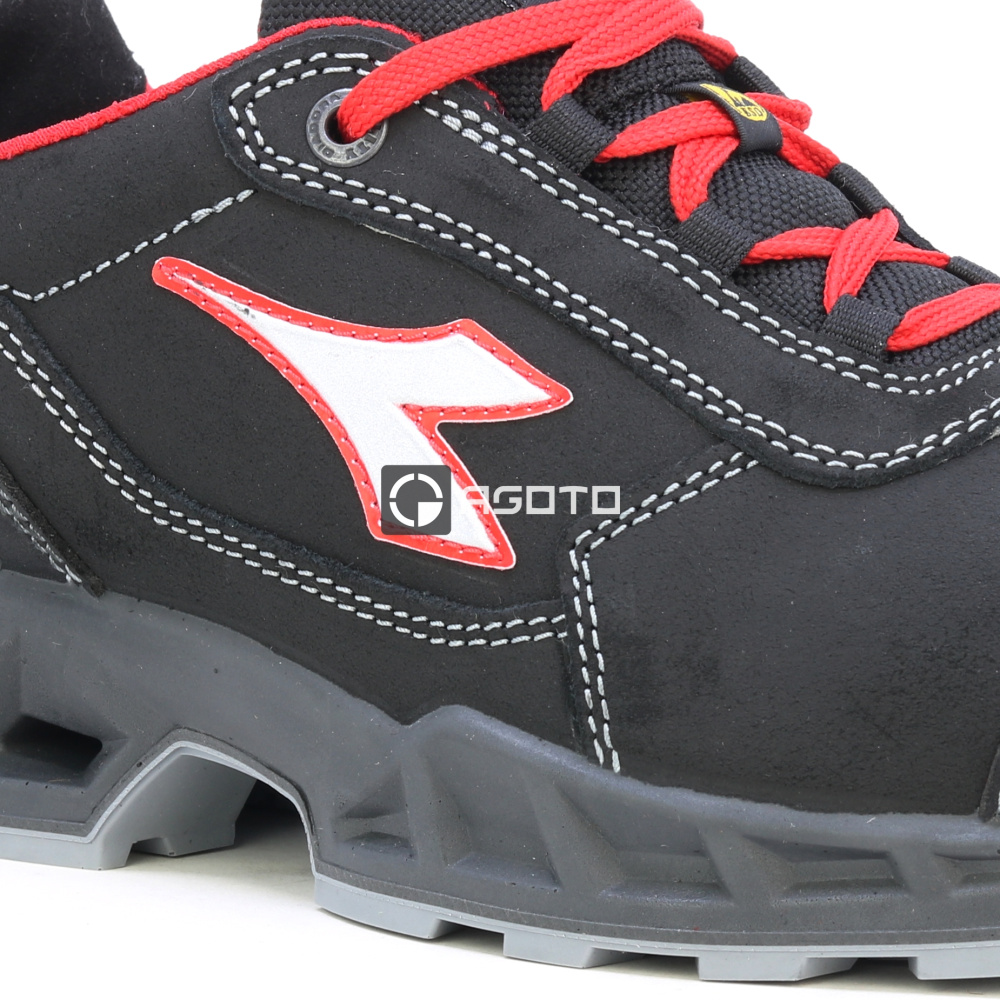 detail DUCATI Shark Engine Low S3 černá pánská pracovní obuv