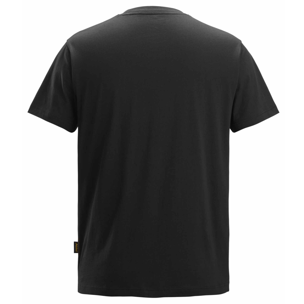 detail SNICKERS Classic logo čierne pánske tričko 100% bavlna, pohodlné a priedušné
