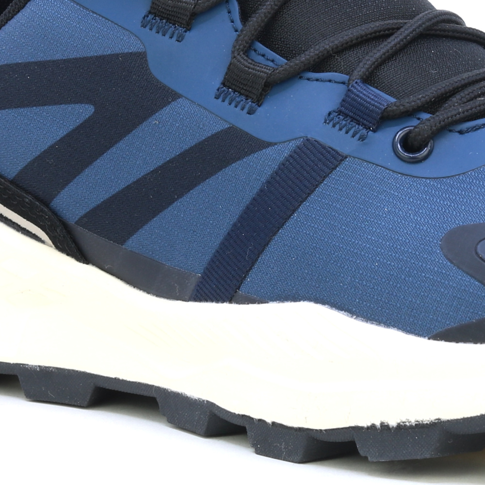 detail REGATTA Leighton modrá pánska outdoorová obuv s medzipodrážkou pre pohodlnú chôd