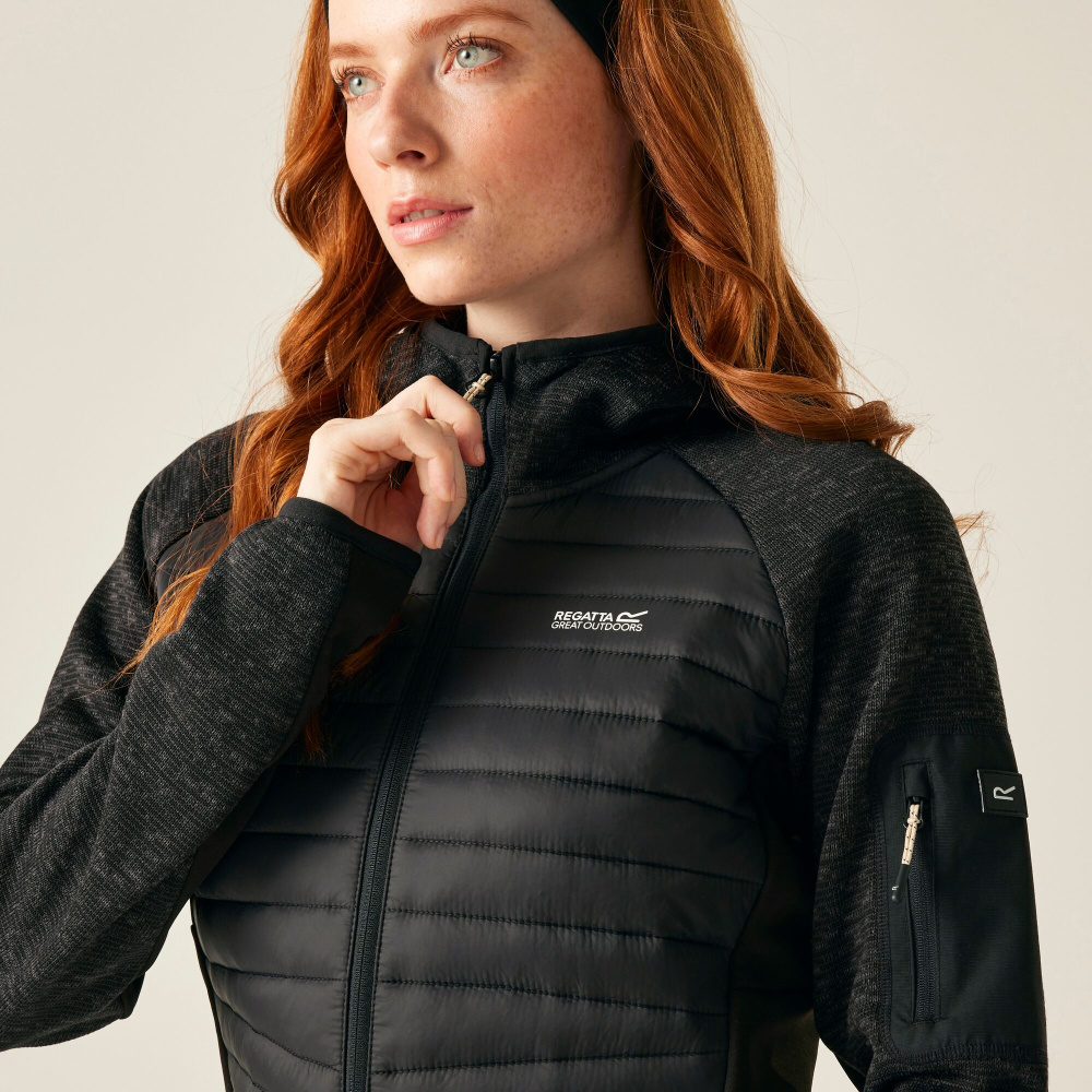 detail REGATTA Newhill Hybrid čierna dámska outdoorová bunda, pohodlná na celoročné nos