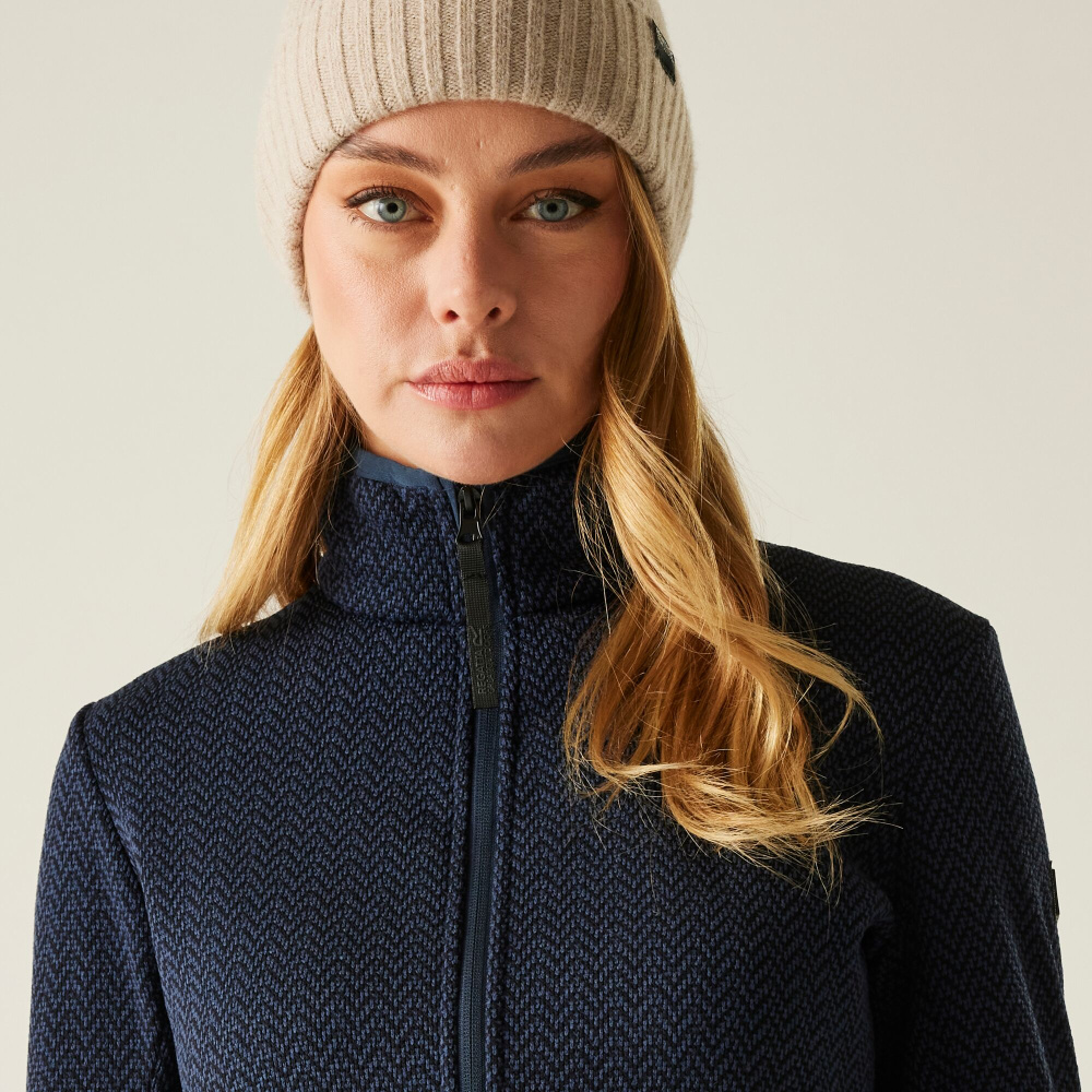 detail REGATTA Elzie modrá dámska outdoor mikina z pohodlného materiálu celoročná