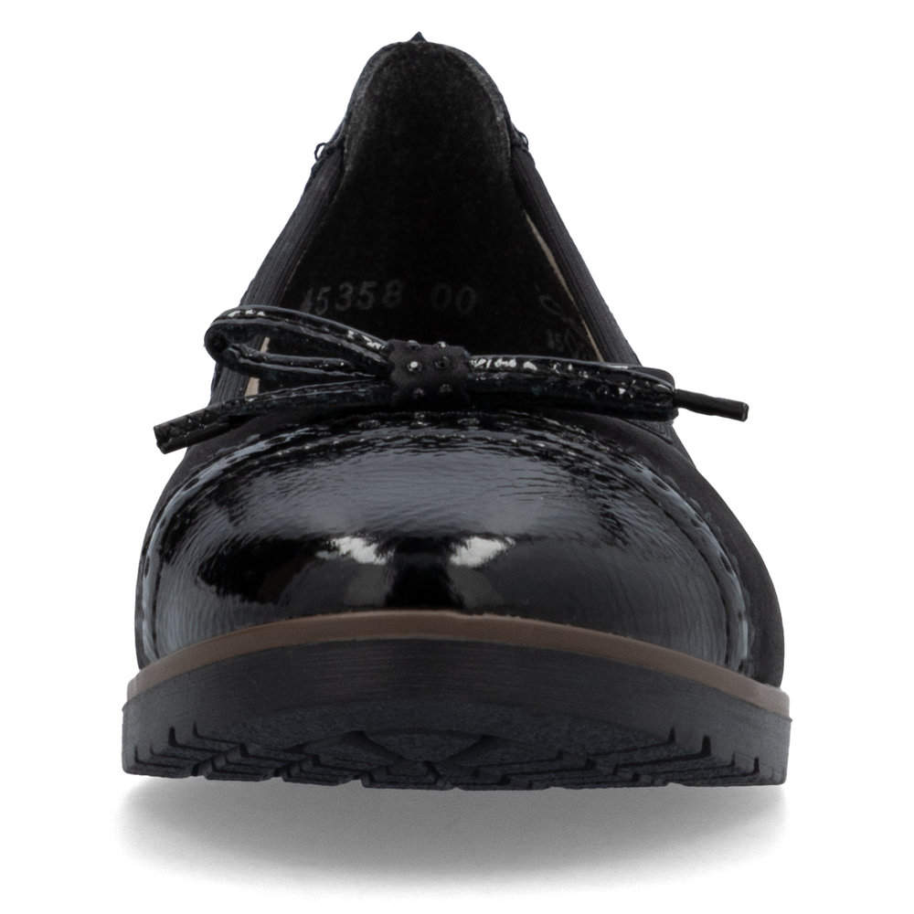detail RIEKER 45358-00 čierne moderné dámske balerínky, vhodné ku každému outfitu