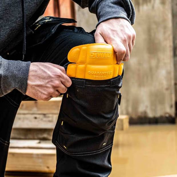 detail DEWALT výztuha kolen do monterek cena za pár