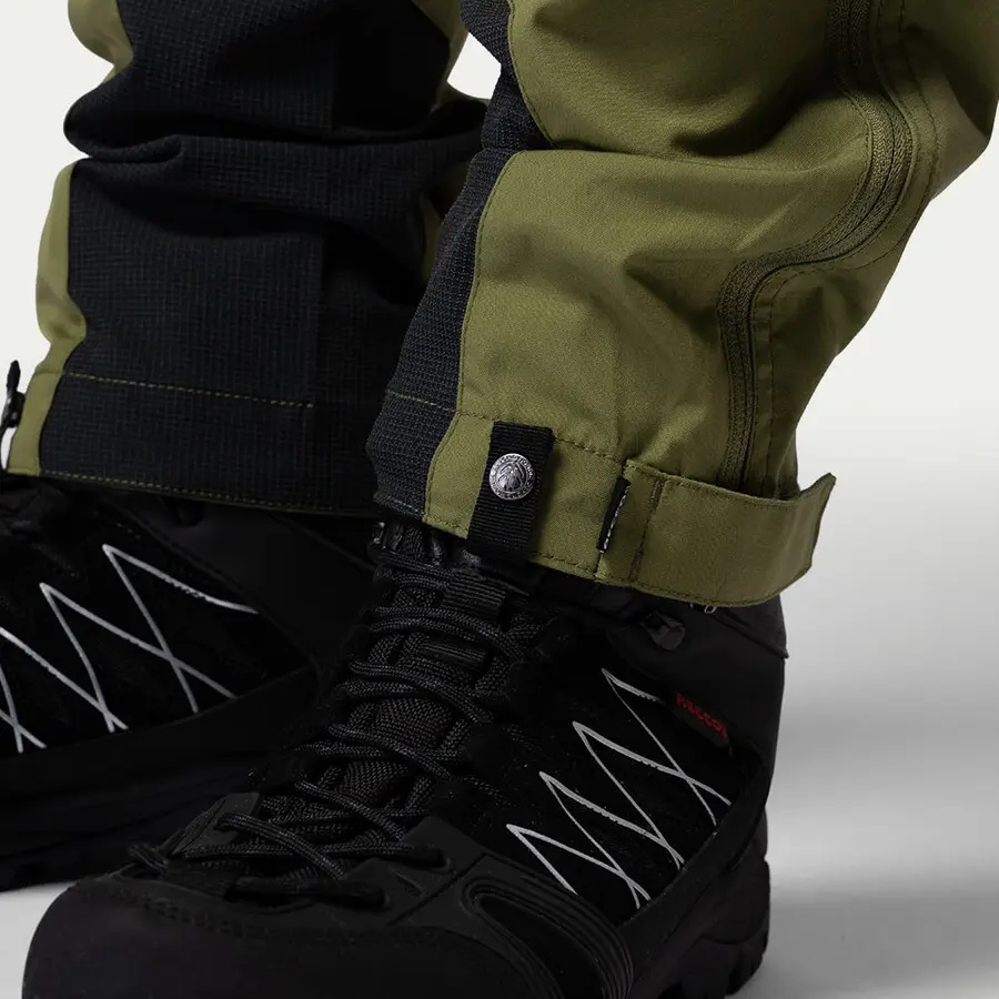 detail Beyond Nordic Sweden pánske zelené outdoorové nohavice stretch pohodlné vodoodpu