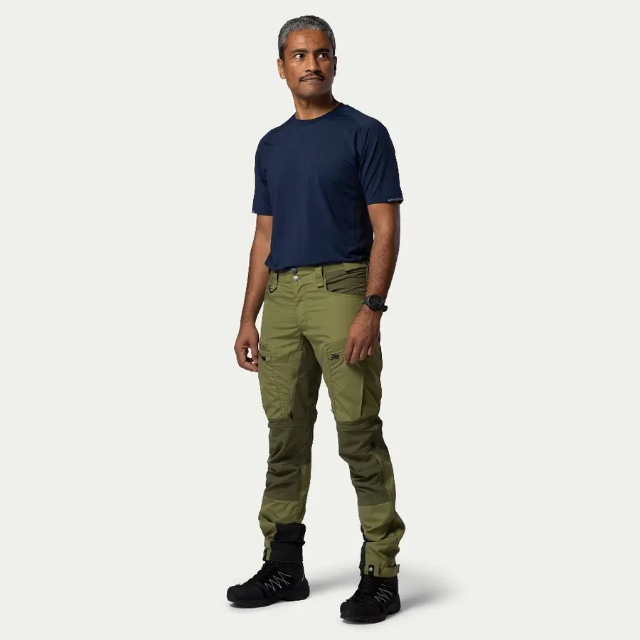 detail Beyond Nordic Sweden pánske zelené outdoorové nohavice stretch pohodlné vodoodpu