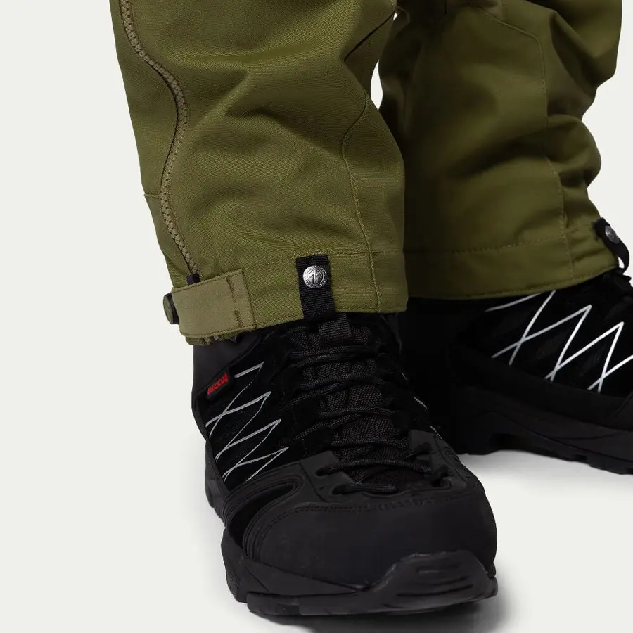 detail Beyond Nordic Sweden pánske zelené outdoorové nohavice stretch pohodlné vodoodpu