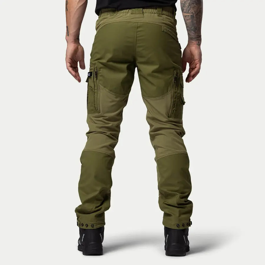 detail Beyond Nordic Sweden pánske zelené outdoorové nohavice stretch pohodlné vodoodpu