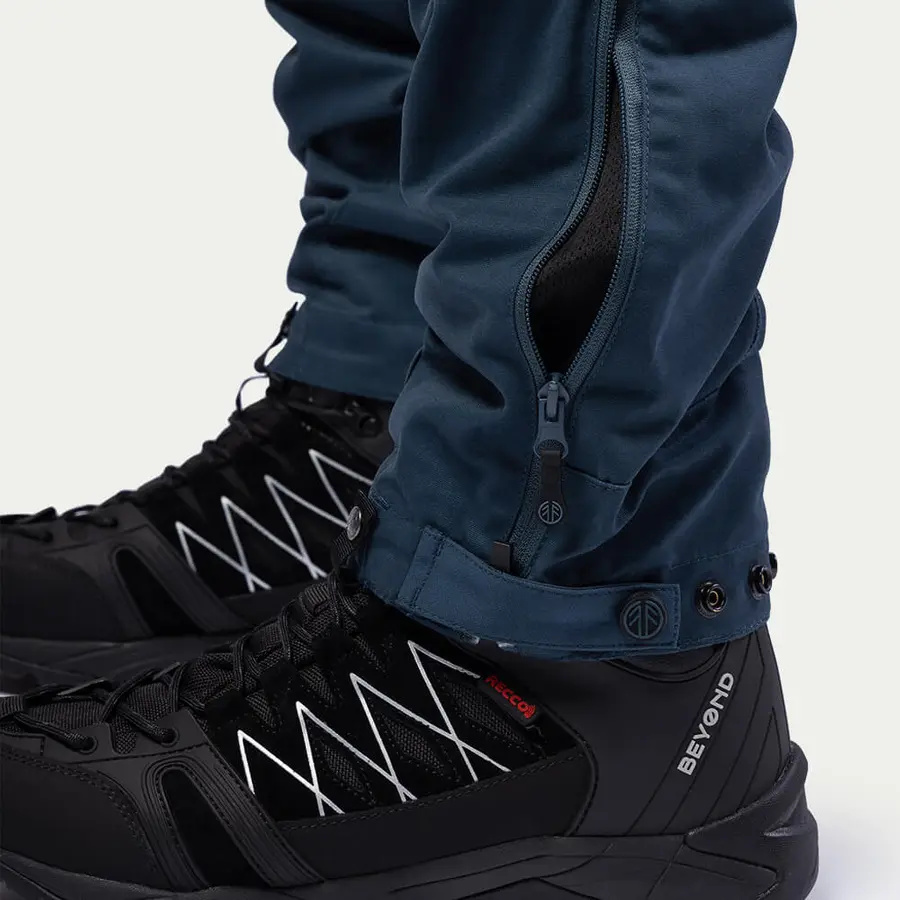 detail Beyond Nordic Sweden modré pánske outdoorové nohavice 2v1 so zipsovacím odopínan