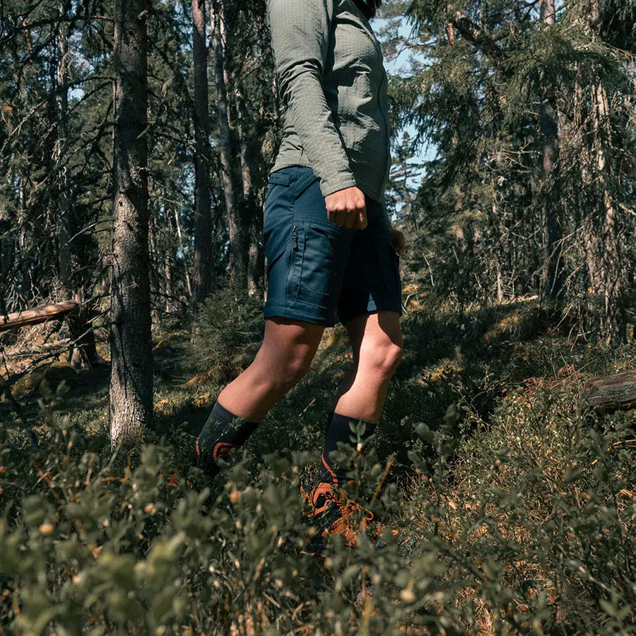 detail Beyond Nordic Sweden Zip-Off modré dámske outdoorové nohavice 2v1 Teflon EcoElit