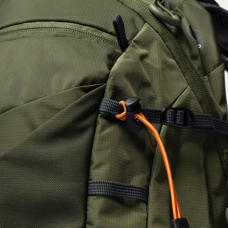 detail Beyond Nordic Sweden BN503 olivový pánsky outdoor batoh 20L