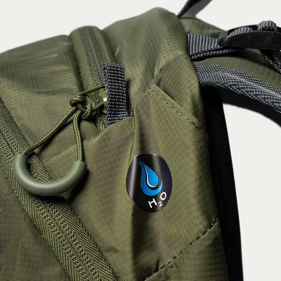 detail Beyond Nordic Sweden BN503 olivový pánsky outdoor batoh 20L