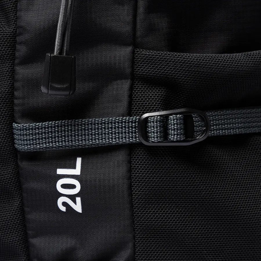 detail Beyond Nordic Sweden BN503 čierny pánsky outdoor batoh 20L