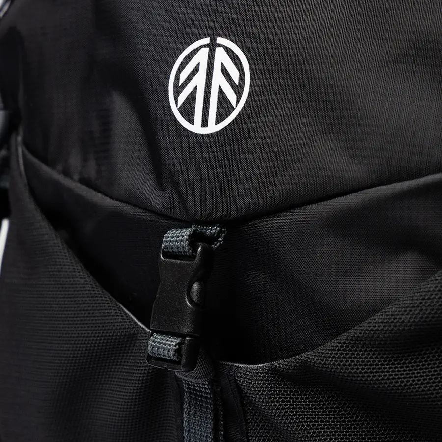 detail Beyond Nordic Sweden BN503 čierny pánsky outdoor batoh 20L