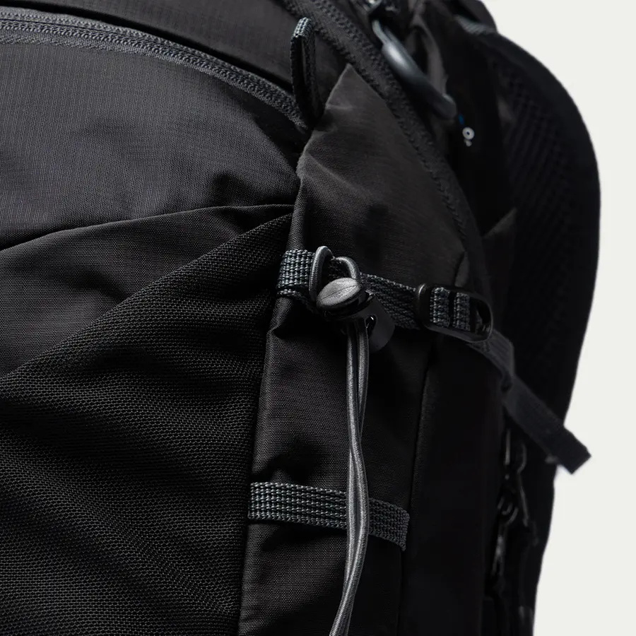 detail Beyond Nordic Sweden BN503 čierny pánsky outdoor batoh 20L