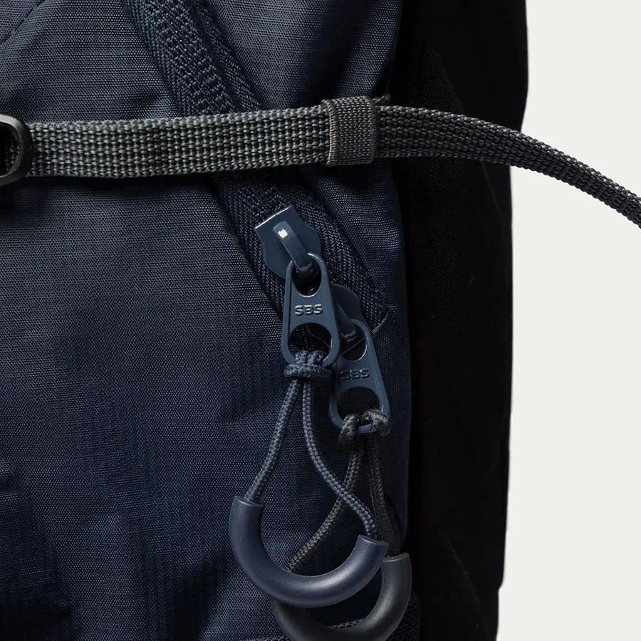 detail Beyond Nordic Sweden BN503 čierny pánsky outdoor batoh 20L