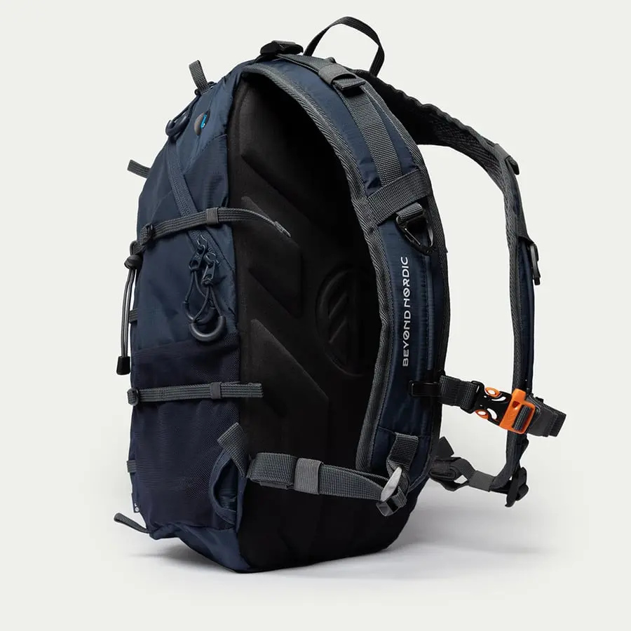 detail Beyond Nordic Sweden BN503 čierny pánsky outdoor batoh 20L