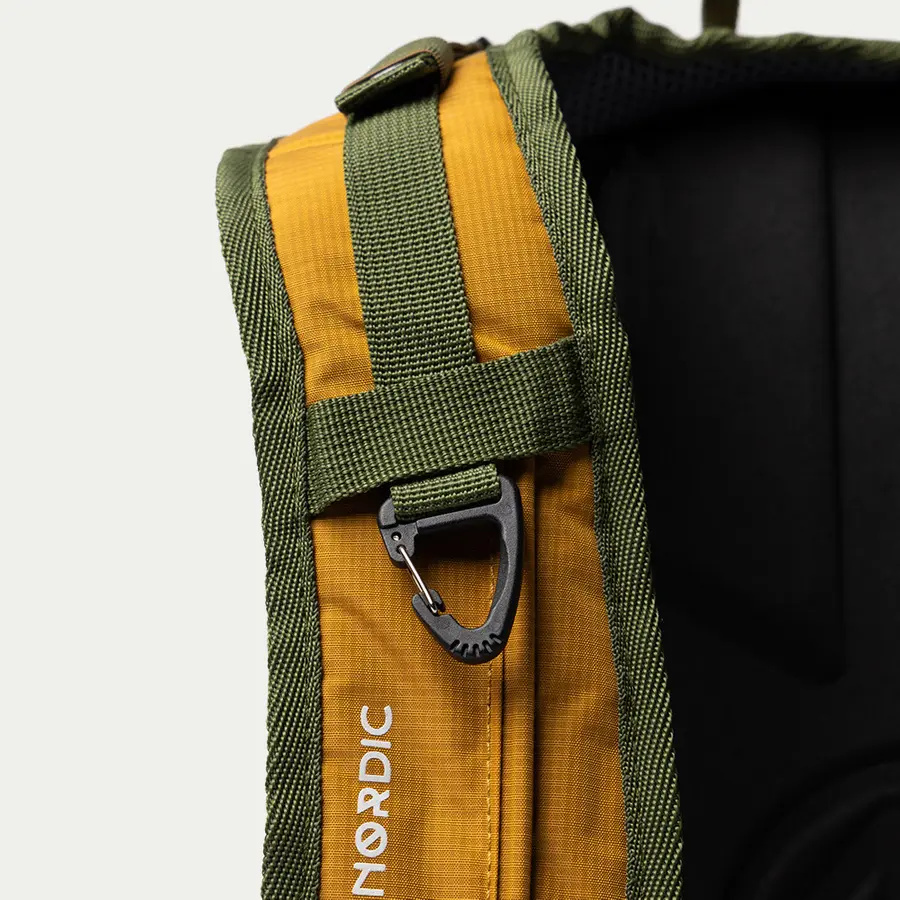 detail Beyond Nordic Sweden BN503 čierny pánsky outdoor batoh 20L