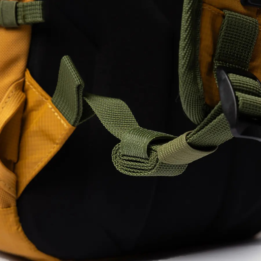 detail Beyond Nordic Sweden BN503 čierny pánsky outdoor batoh 20L