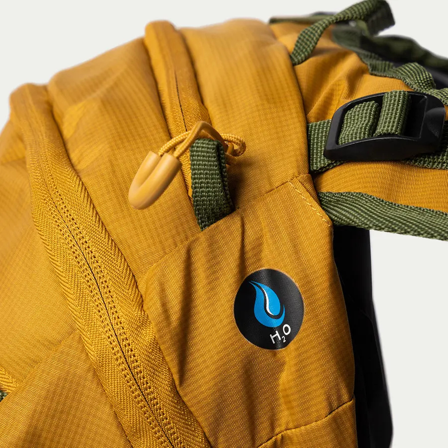 detail Beyond Nordic Sweden BN503 čierny pánsky outdoor batoh 20L